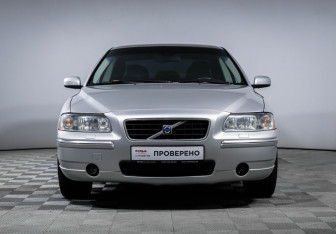 Подержанный автомобиль Volvo S60 2006 года (2 фото)