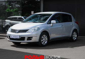 Подержанный автомобиль Nissan Tiida Hatchback 2010 года (1 фото)