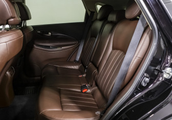 Подержанный автомобиль Infiniti QX50 2017 года (14 фото)