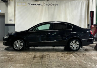 Подержанный автомобиль Volkswagen Passat Sedan 2010 года (8 фото)