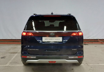 Подержанный автомобиль Kia Carnival 2021 года (6 фото)