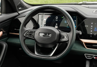 Подержанный автомобиль Geely Monjaro 2023 года (14 фото)
