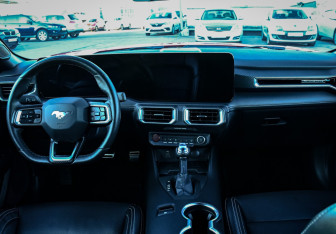 Подержанный автомобиль Ford Mustang Convertible 2024 года (10 фото)