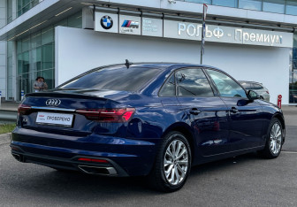 Подержанный автомобиль Audi A4 Sedan 2021 года (5 фото)
