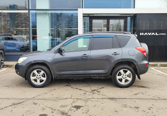 Подержанный автомобиль Toyota RAV4 2007 года (8 фото)