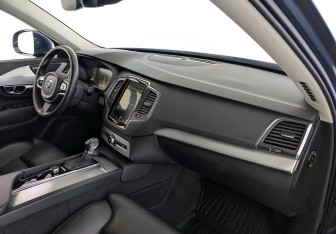 Подержанный автомобиль Volvo XC90 2019 года (24 фото)