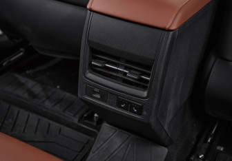 Подержанный автомобиль Omoda C5 2022 года (24 фото)