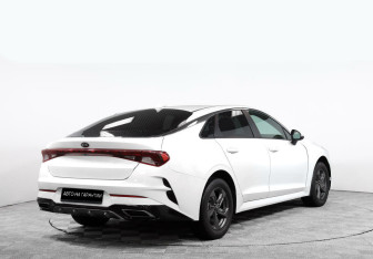 Подержанный автомобиль Kia K5 2021 года (3 фото)