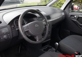 Подержанный автомобиль Opel Meriva 2008 года (10 фото)