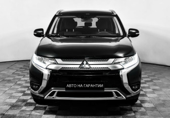 Подержанный автомобиль Mitsubishi Outlander 2021 года (2 фото)