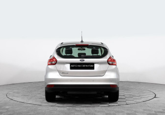 Подержанный автомобиль Ford Focus Hatchback 2018 года (4 фото)
