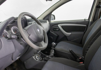 Подержанный автомобиль Renault Duster 2012 года (10 фото)