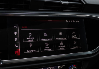 Подержанный автомобиль Audi Q3 2023 года (20 фото)