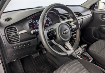 Подержанный автомобиль Kia Rio Hatchback 2019 года (16 фото)