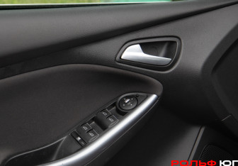 Подержанный автомобиль Ford Focus Wagon 2012 года (18 фото)