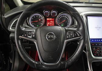 Подержанный автомобиль Opel Astra Hatchback 2013 года (16 фото)