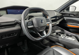 Подержанный автомобиль Changan UNI-V 2023 года (13 фото)