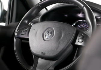 Подержанный автомобиль Renault Sandero 2016 года (10 фото)