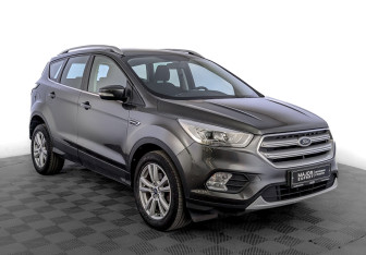 Подержанный автомобиль Ford Kuga 2018 года (5 фото)