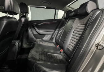 Подержанный автомобиль Volkswagen Passat Sedan 2012 года (10 фото)