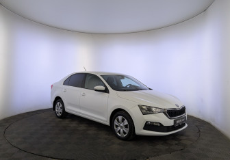 Подержанный автомобиль Skoda Rapid Liftback 2021 года (3 фото)