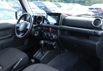 Подержанный автомобиль Suzuki Jimny 2025 года (9 фото)