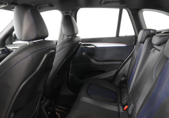 Подержанный автомобиль BMW X1 2021 года (14 фото)