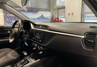 Подержанный автомобиль Kia Rio Sedan 2021 года (10 фото)