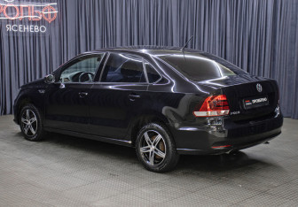 Подержанный автомобиль Volkswagen Polo Sedan 2015 года (7 фото)