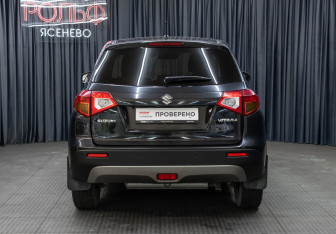 Подержанный автомобиль Suzuki Vitara 2016 года (6 фото)
