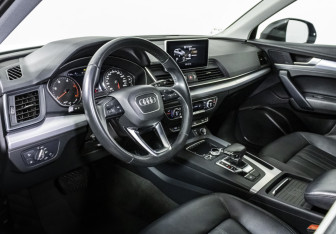 Подержанный автомобиль Audi Q5 2019 года (11 фото)