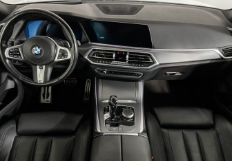 Подержанный автомобиль BMW X5 2019 года (11 фото)