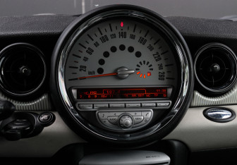 Подержанный автомобиль MINI Hatch 2009 года (14 фото)