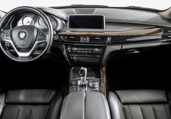 Подержанный автомобиль BMW X5 2016 года (11 фото)