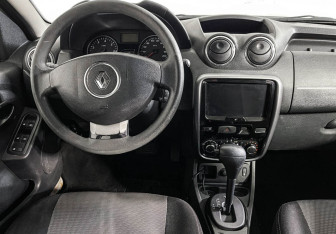 Подержанный автомобиль Renault Duster 2013 года (12 фото)