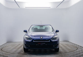 Подержанный автомобиль Renault Fluence 2011 года (2 фото)