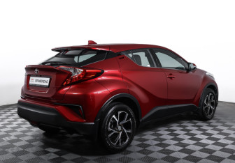 Подержанный автомобиль Toyota C-HR 2018 года (5 фото)