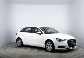 Подержанный автомобиль Audi A3 Hatchback 2016 года (3 фото)