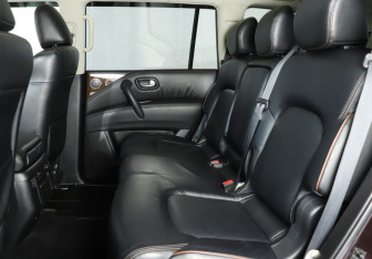 Подержанный автомобиль Nissan Patrol 2013 года (10 фото)