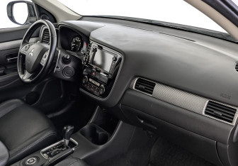 Подержанный автомобиль Mitsubishi Outlander 2014 года (11 фото)