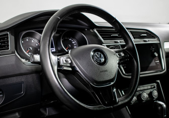 Подержанный автомобиль Volkswagen Tiguan 2019 года (14 фото)