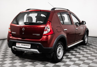 Подержанный автомобиль Renault Sandero 2011 года (5 фото)