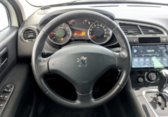 Подержанный автомобиль Peugeot 3008 2013 года (21 фото)