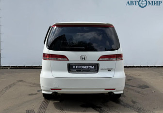 Подержанный автомобиль Honda Elysion 2004 года (7 фото)