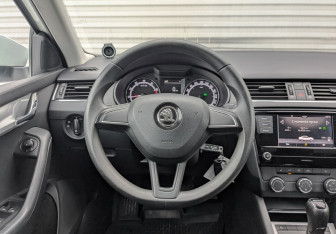 Подержанный автомобиль Skoda Octavia Liftback 2018 года (21 фото)