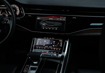 Подержанный автомобиль Audi Q8 2019 года (14 фото)