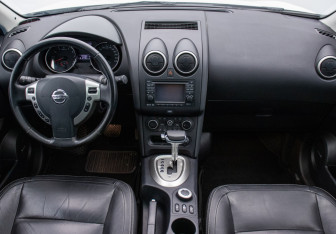 Подержанный автомобиль Nissan Qashqai+2 2012 года (12 фото)
