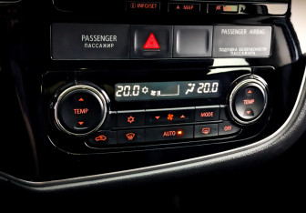 Подержанный автомобиль Mitsubishi Outlander 2016 года (27 фото)