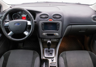 Подержанный автомобиль Ford Focus Sedan 2008 года (13 фото)
