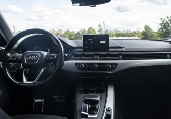Подержанный автомобиль Audi A4 Sedan 2016 года (12 фото)
